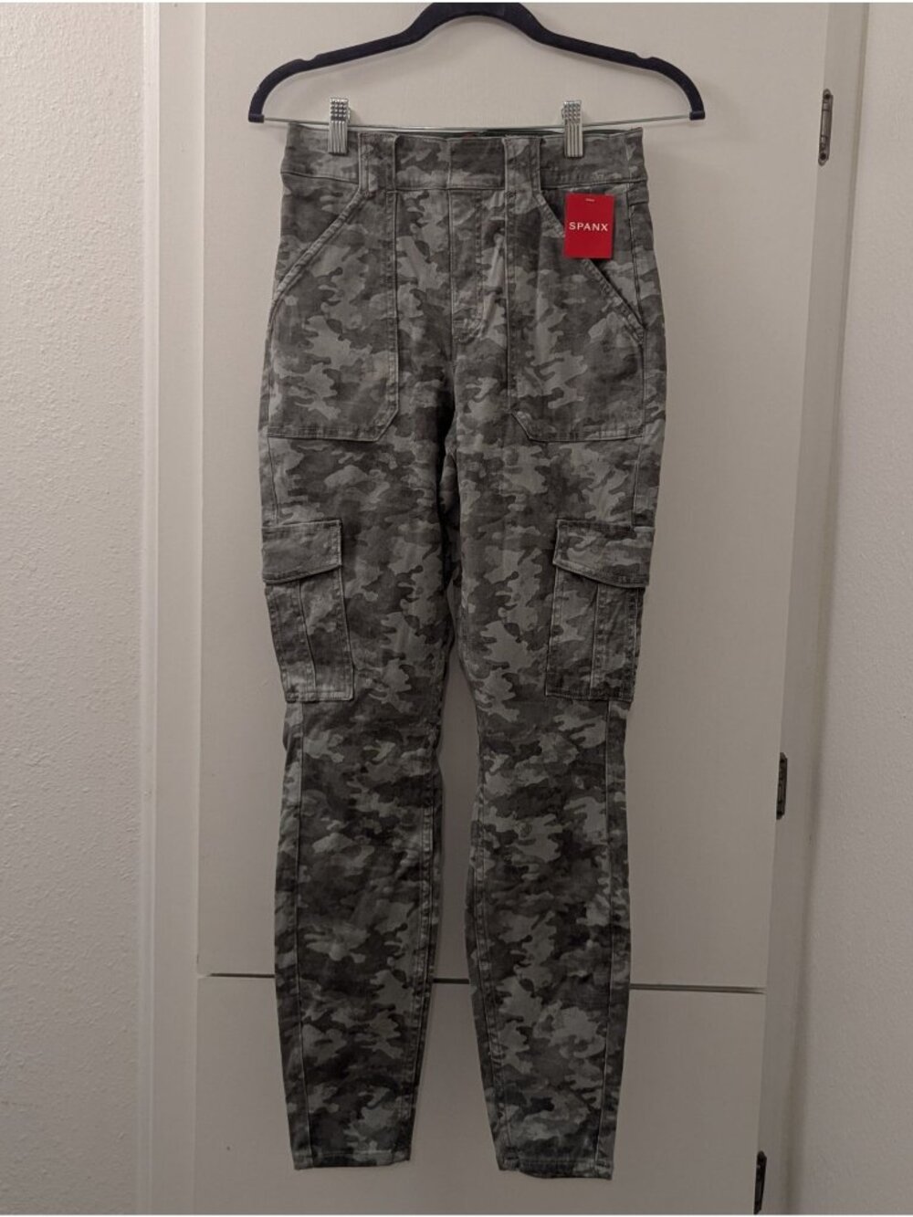 Spanx Stretch Twill Ankle Cargo Pants In Stone Wash Camo M Womens